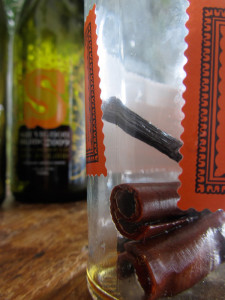 Cinnamon Vanilla & Chili Spiced Bourbon Holiday Drinks Cinnamon Vanilla & Chili Spiced Bourbon Holiday Drinks